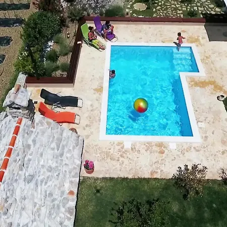 빌라 Three Bedroom With Private Pool Tugare