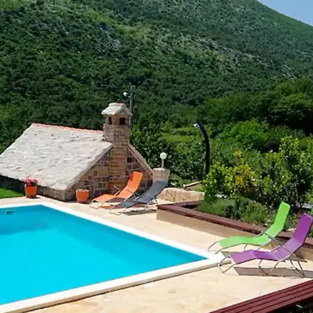 빌라 Three Bedroom With Private Pool Tugare