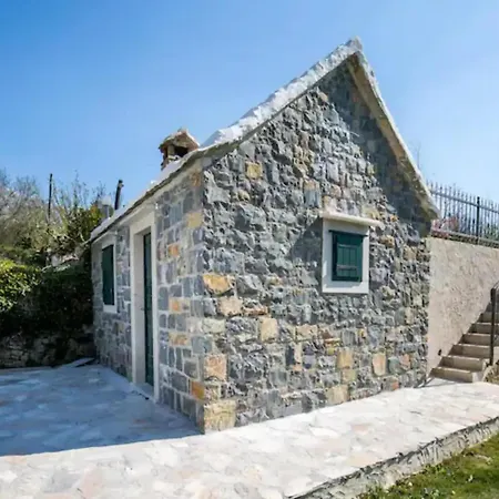 Three Bedroom With Private Pool 빌라 Tugare